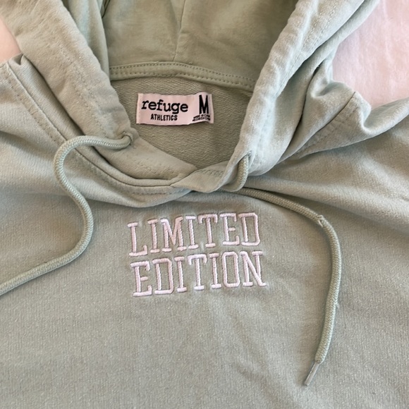 Refuge Mint Green Cropped Hoodie, Size M - Picture 3 of 3